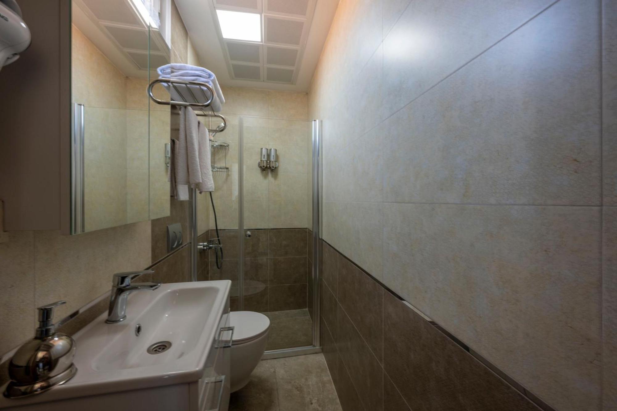 Comfort Suites Hotel Istanbul Bagian luar foto
